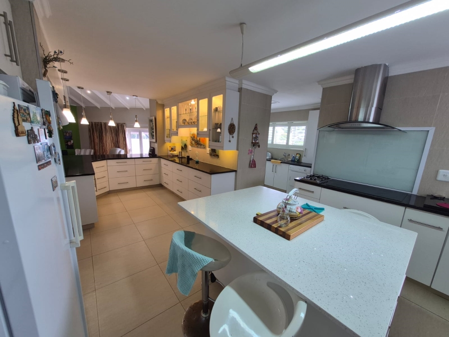 3 Bedroom Property for Sale in Boggomsbaai Western Cape